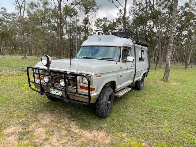 1983 FORD F100 3 SP AUTOMATIC AMBULANCE