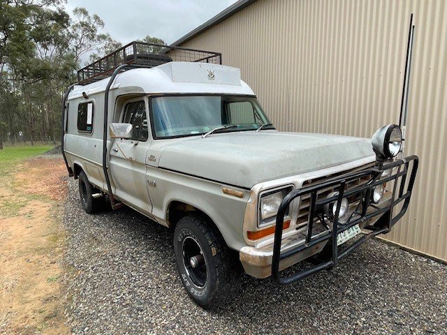 1983 FORD F100 3 SP AUTOMATIC AMBULANCE