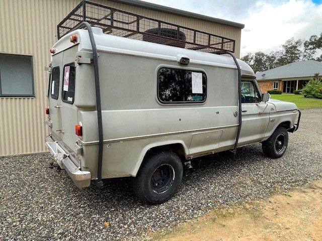 1983 FORD F100 3 SP AUTOMATIC AMBULANCE