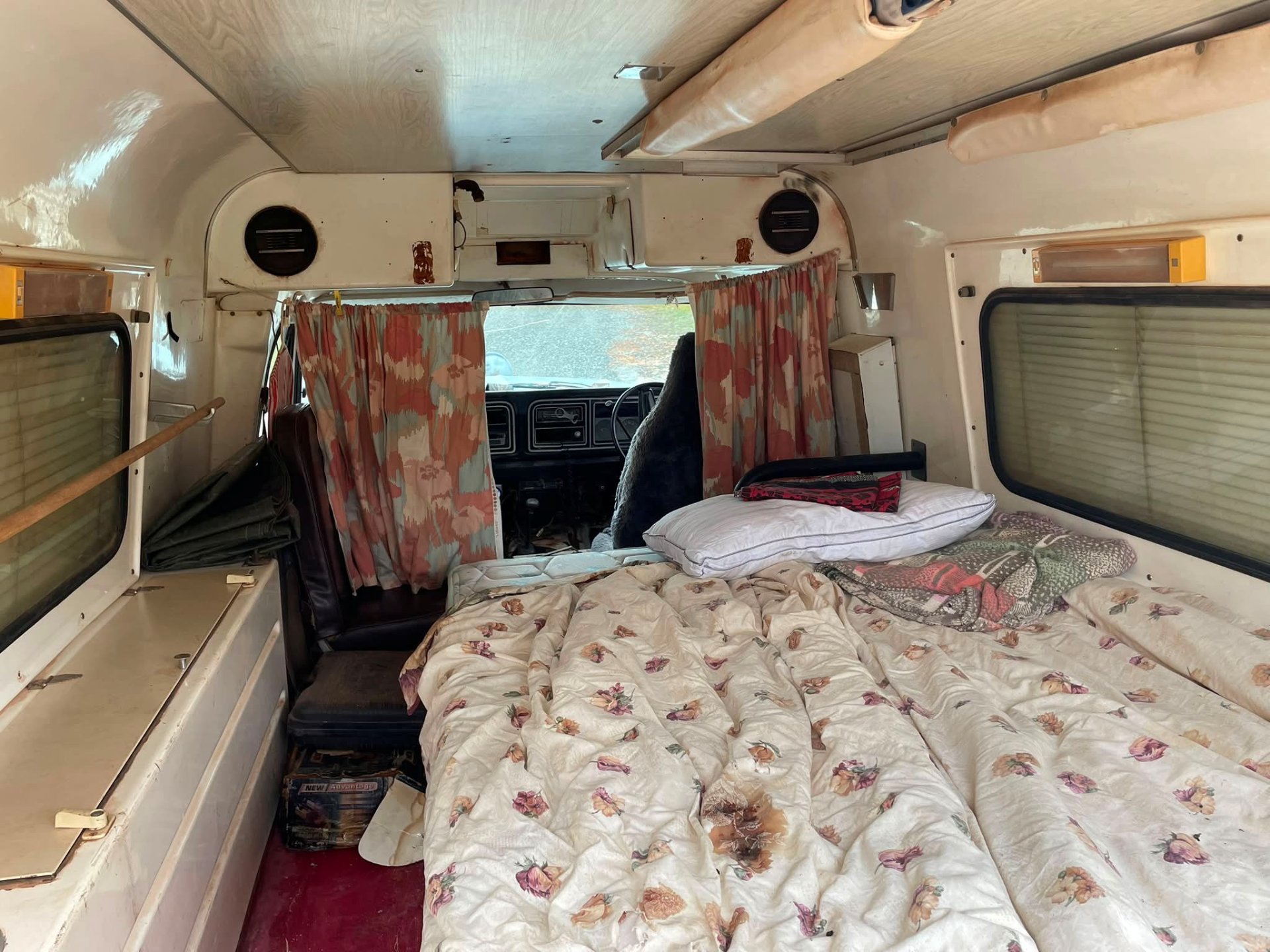 1983 FORD F100 3 SP AUTOMATIC AMBULANCE0