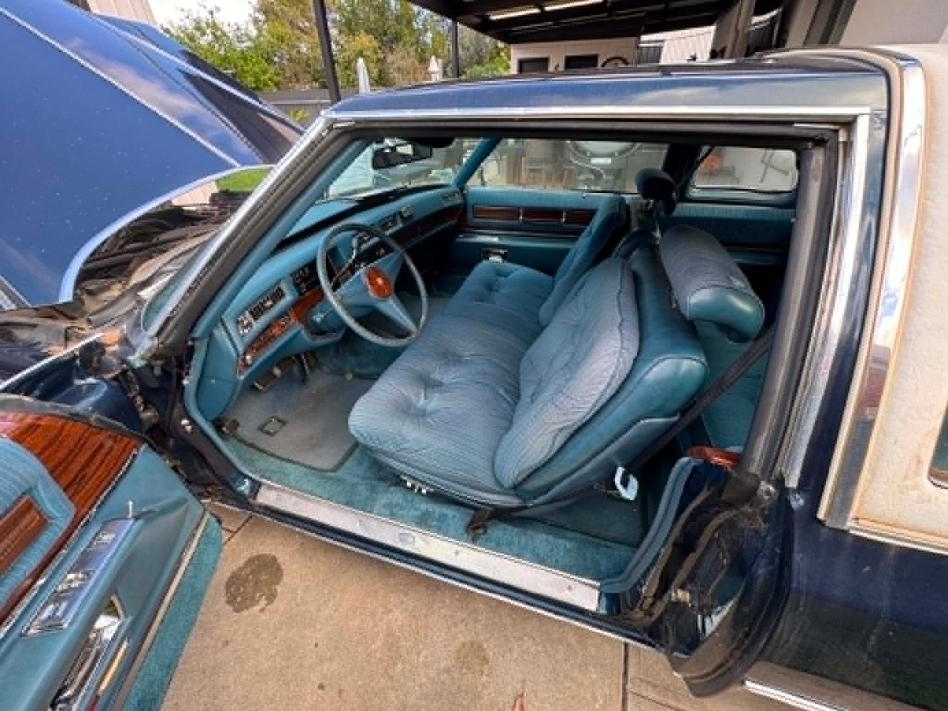 1976 CADILLAC COUPE DE VILLE 2D COUPE