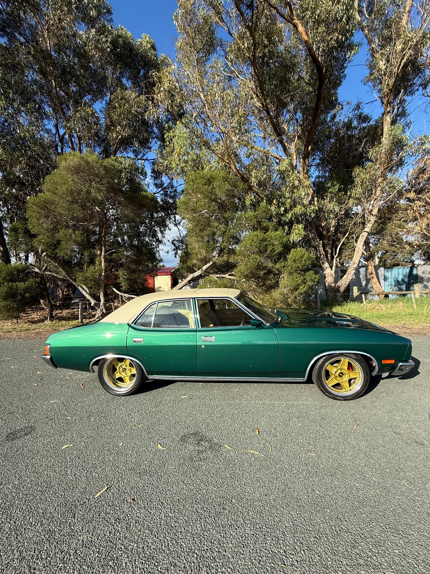 1976 FORD FAIRMONT XC 3 SP AUTOMATIC 4D SEDAN