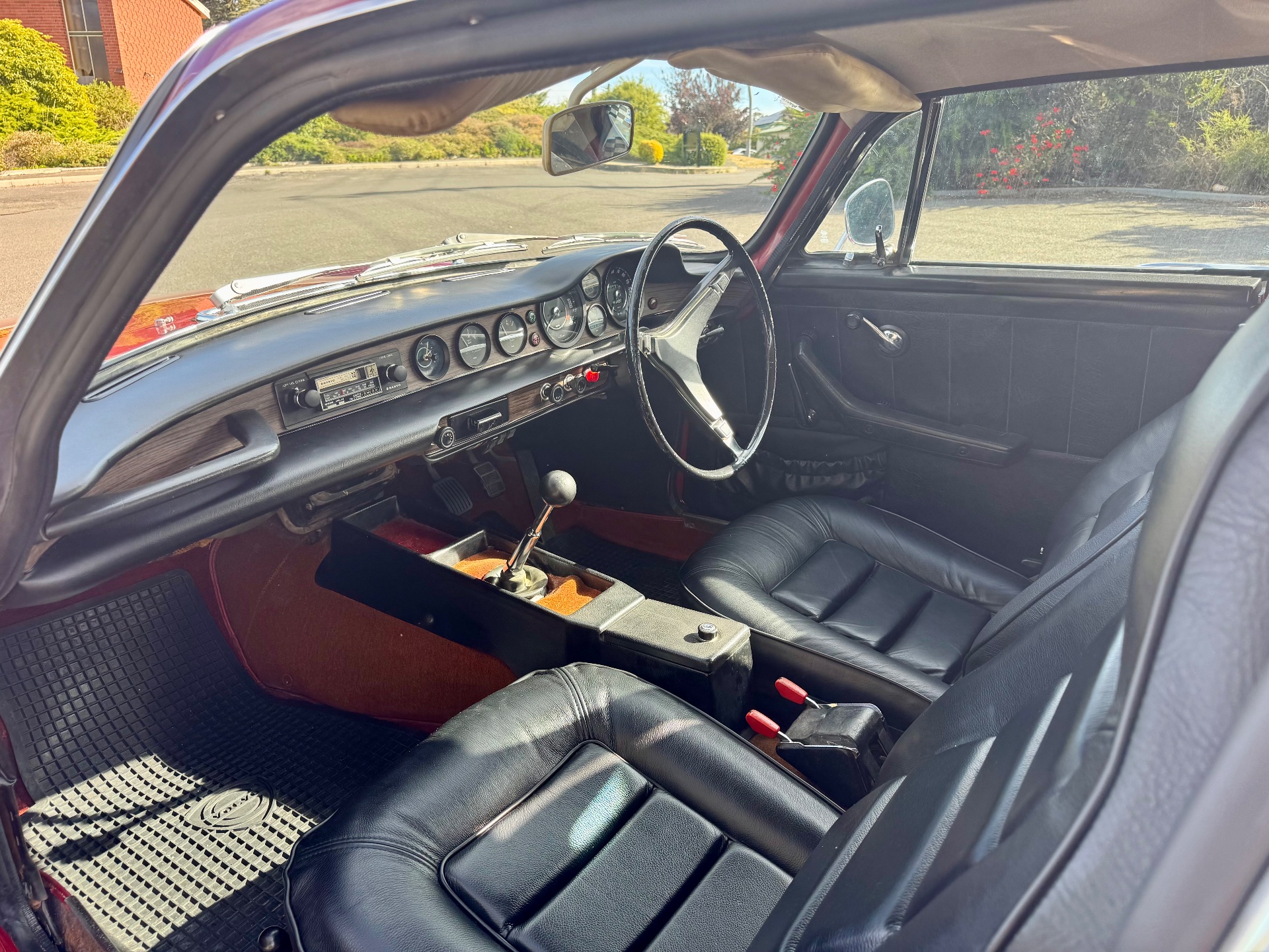 1972 VOLVO P 1800 ES 4 SP MANUAL 2D COUPE 