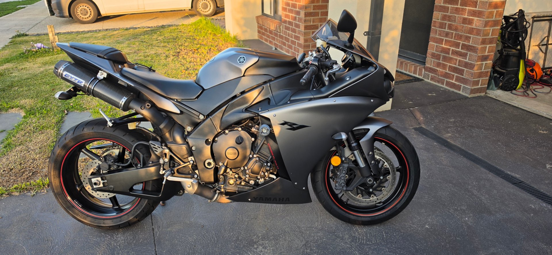 2011 YAMAHA YZF-R1 SPORTS