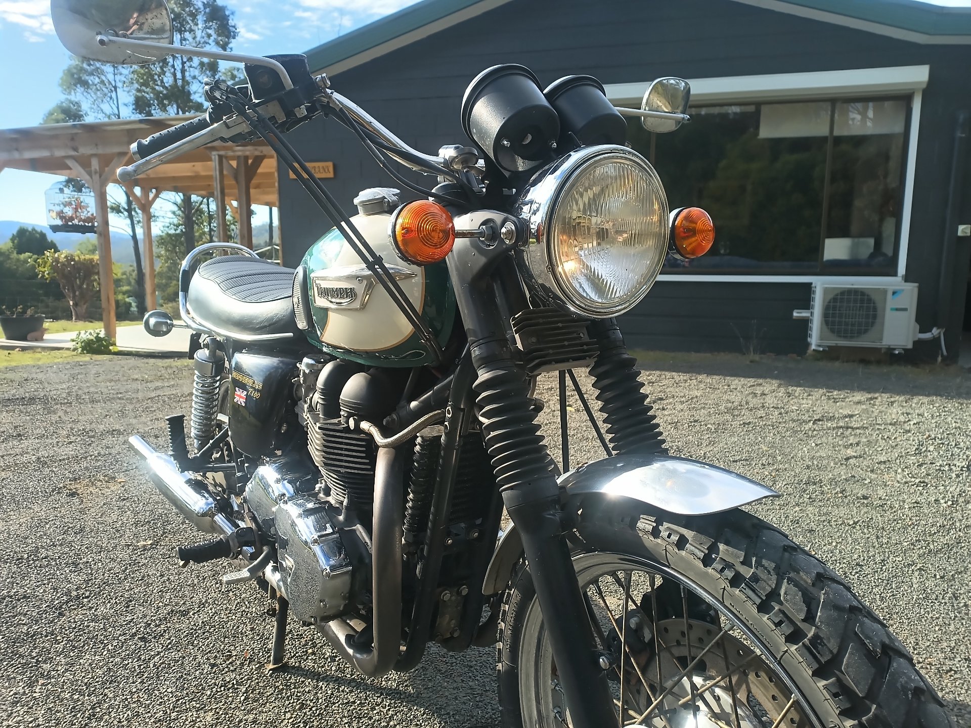 2009 TRIUMPH BONNEVILLE T100 ROAD