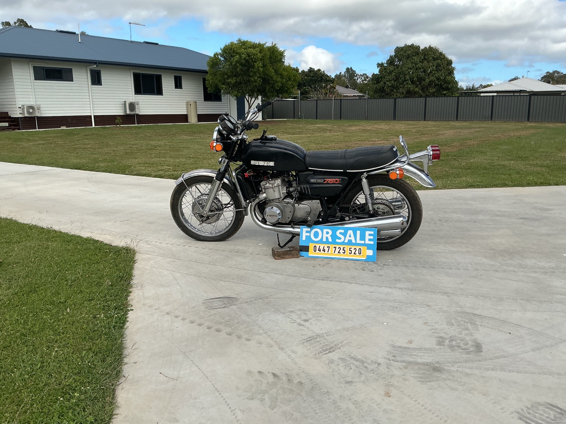 1972 SUZUKI GT750 J ROAD