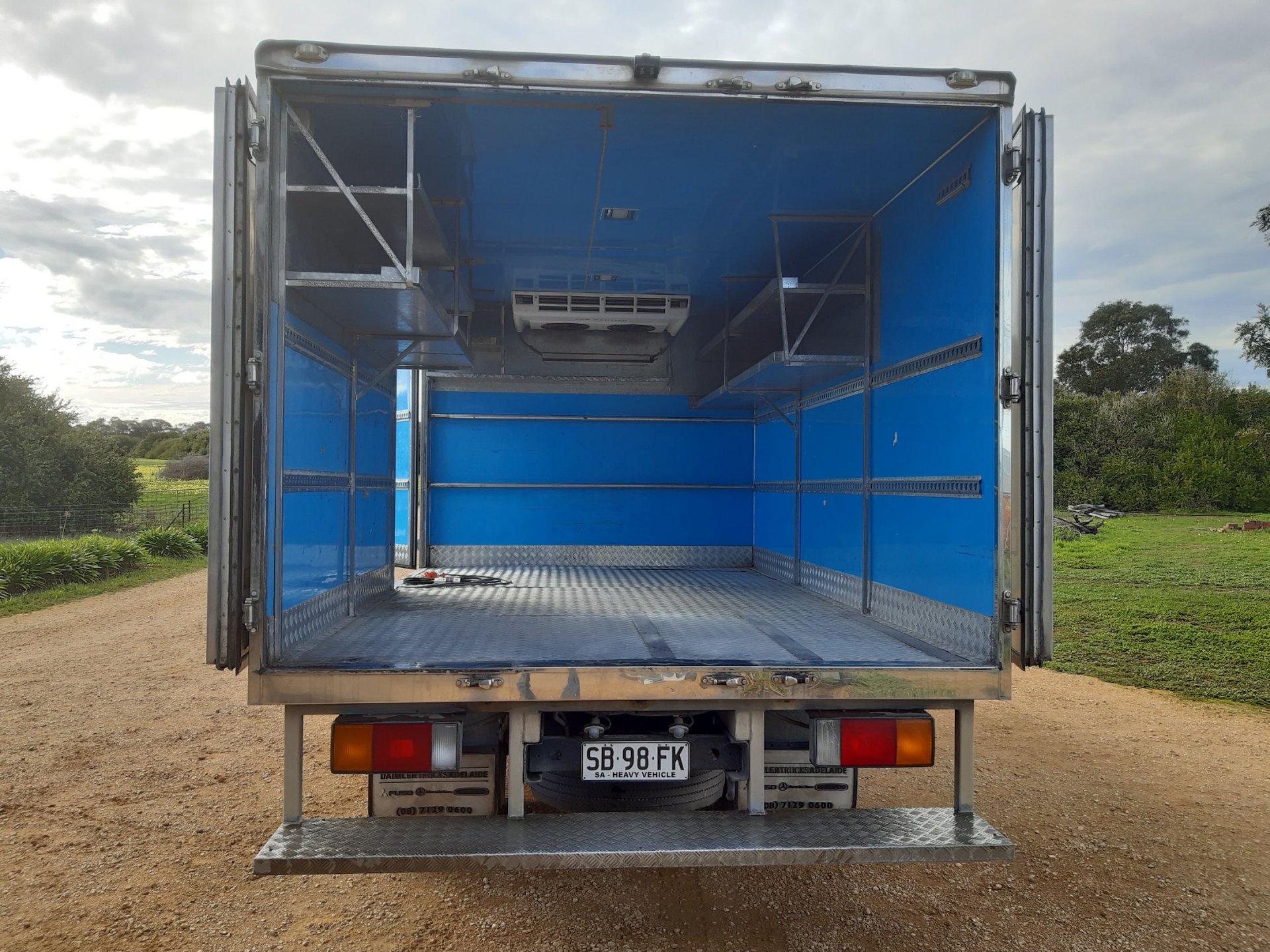 2010 HYUNDAI HD75 HD MWB 6 SP MANUAL REFRIGERATED TRUCK 