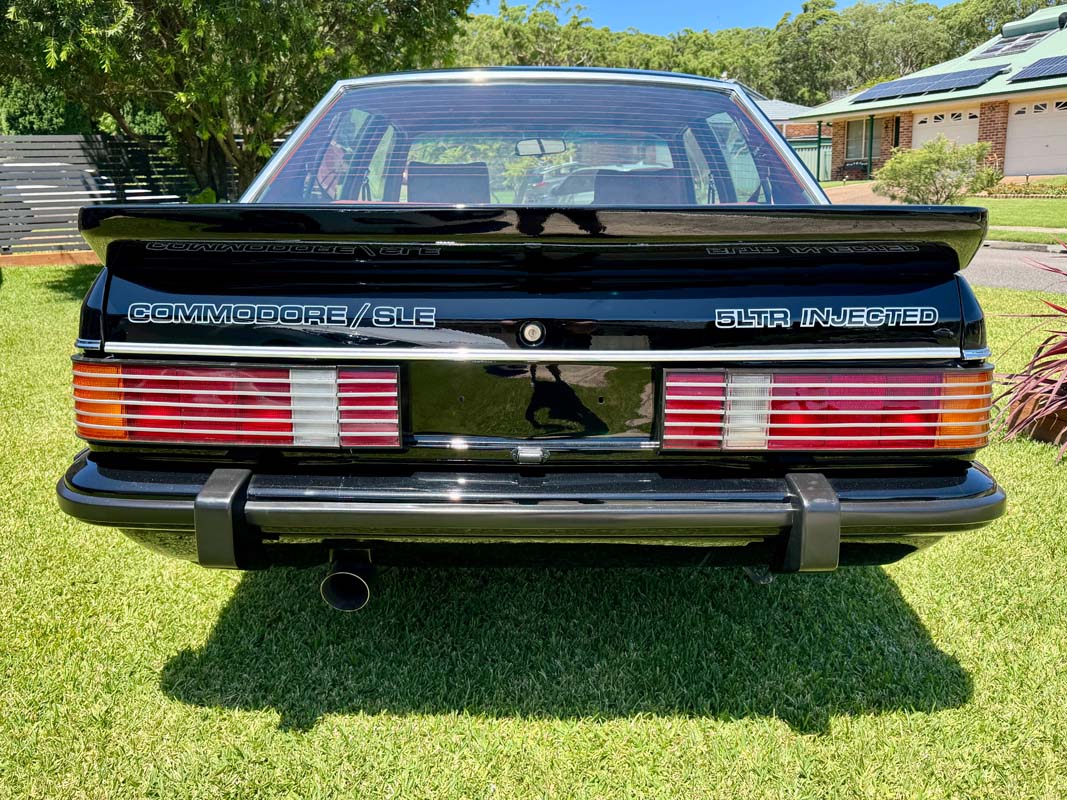 1982 HOLDEN COMMODORE VH SL/E 5 SP MANUAL 4D SEDAN