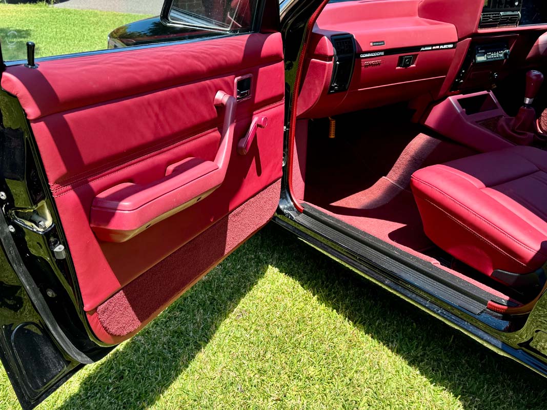1982 HOLDEN COMMODORE VH SL/E 5 SP MANUAL 4D SEDAN