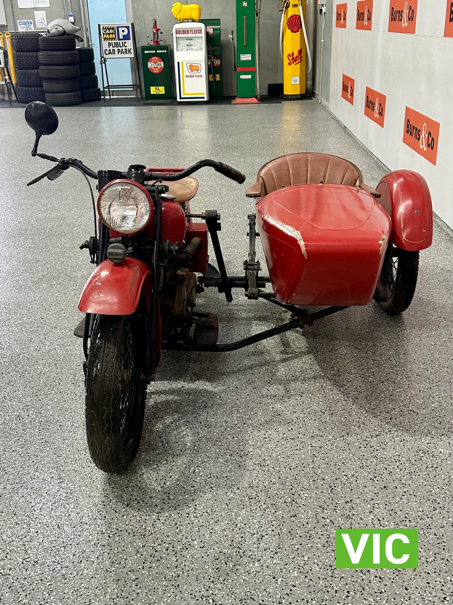 1942 INDIAN SCOUT 500CC WITH SIDE CAR