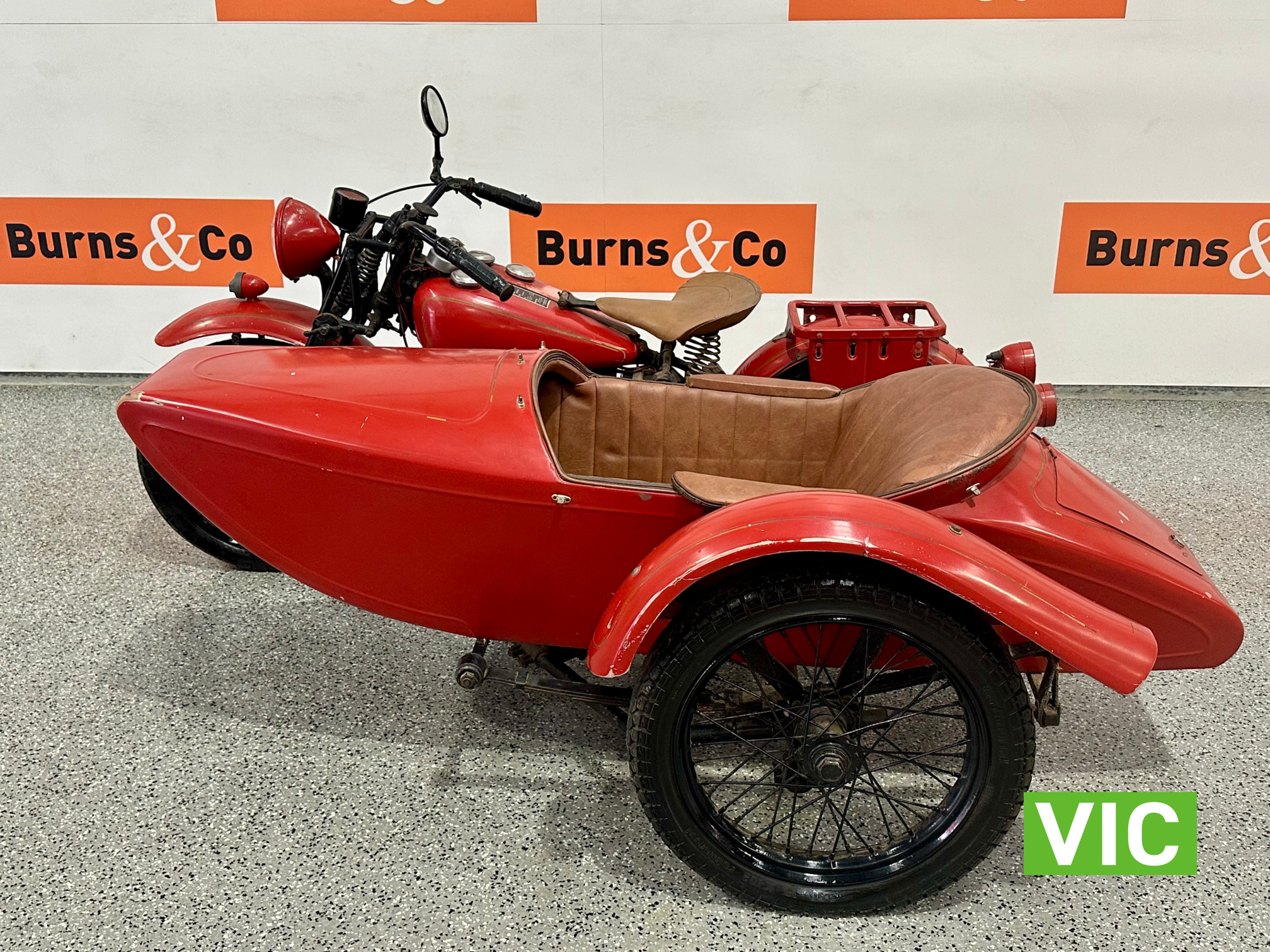 1942 INDIAN SCOUT 500CC WITH SIDE CAR