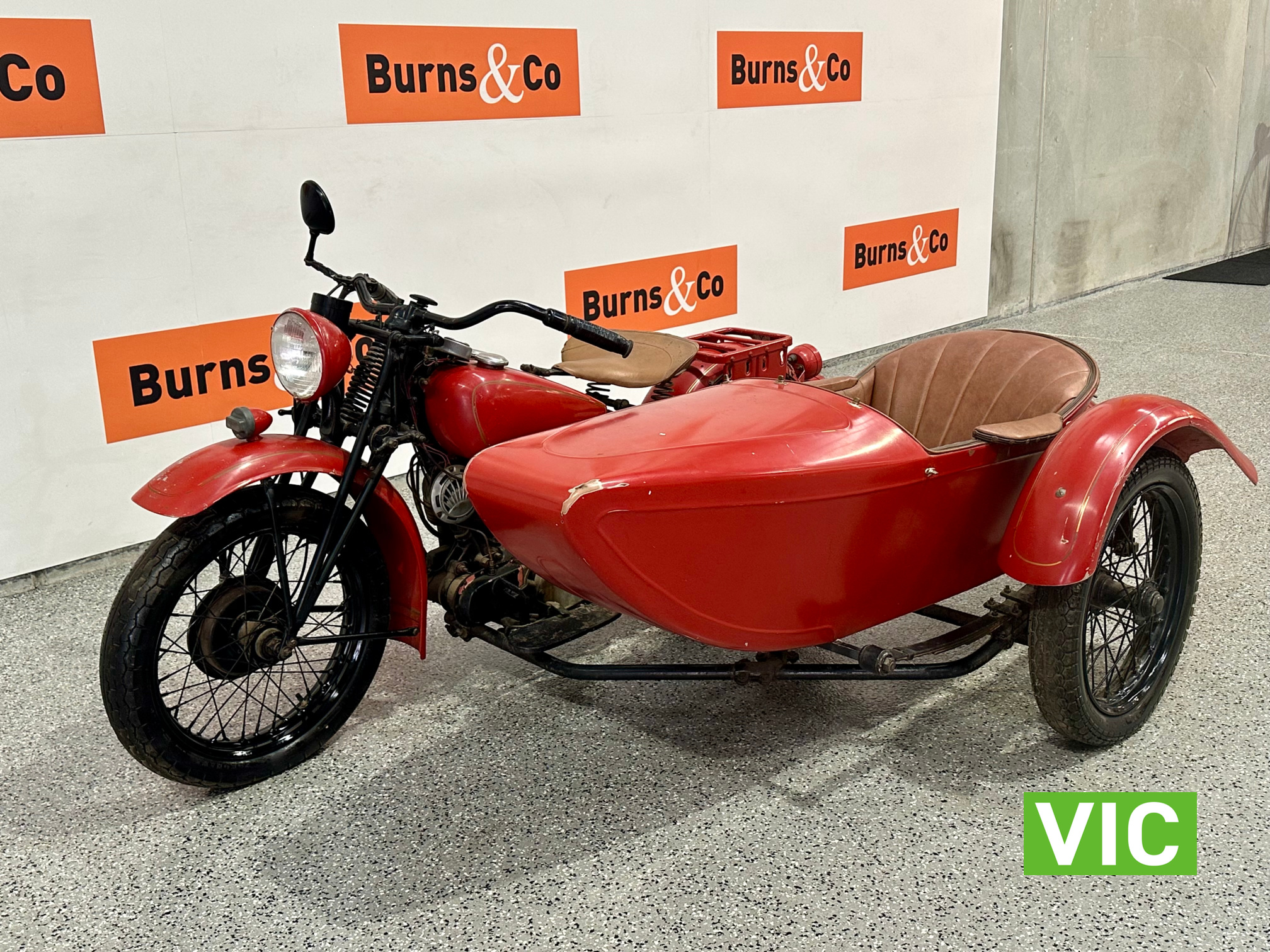 1942 INDIAN SCOUT 500CC WITH SIDE CAR