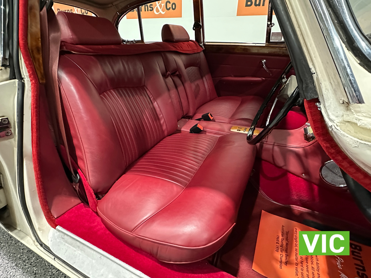 1970 JAGUAR 420G 6 CYL AUTOMATIC SEDAN