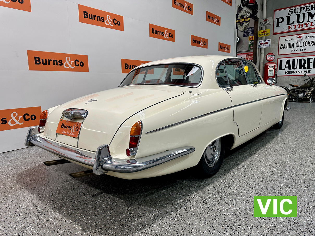 1970 JAGUAR 420G 6 CYL AUTOMATIC SEDAN