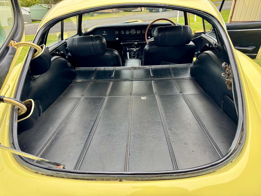 1969 JAGUAR E TYPE 4.2L 4 SP MANUAL FIXED HEAD COUPE