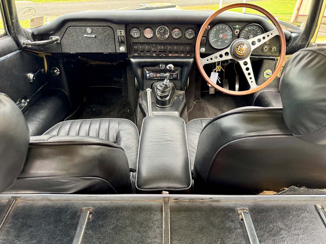 1969 JAGUAR E TYPE 4.2L 4 SP MANUAL FIXED HEAD COUPE