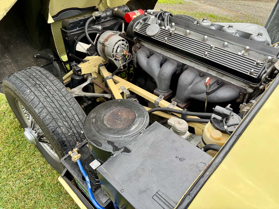1969 JAGUAR E TYPE 4.2L 4 SP MANUAL FIXED HEAD COUPE