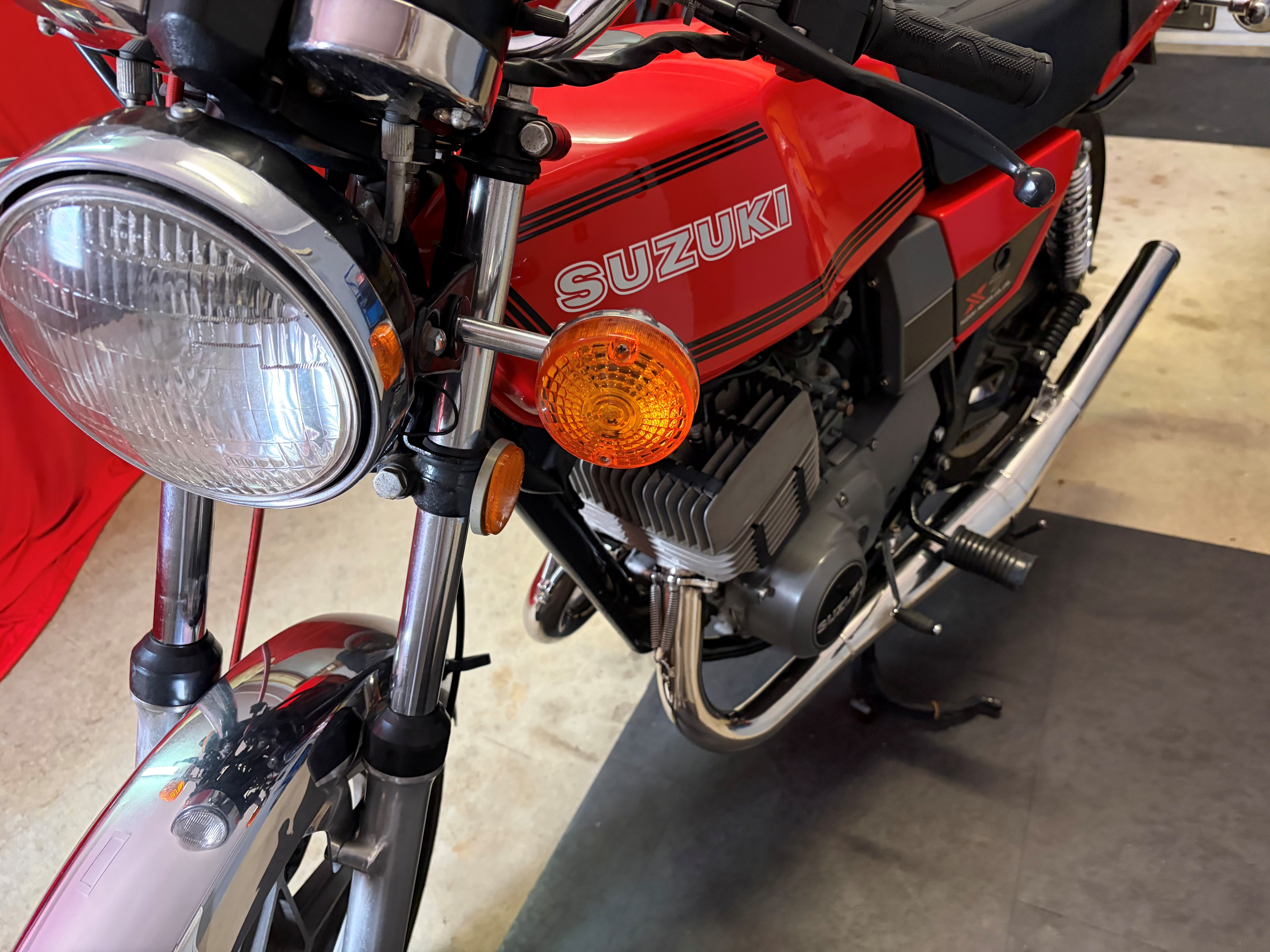 1979 SUZUKI GT250 X7 ROAD