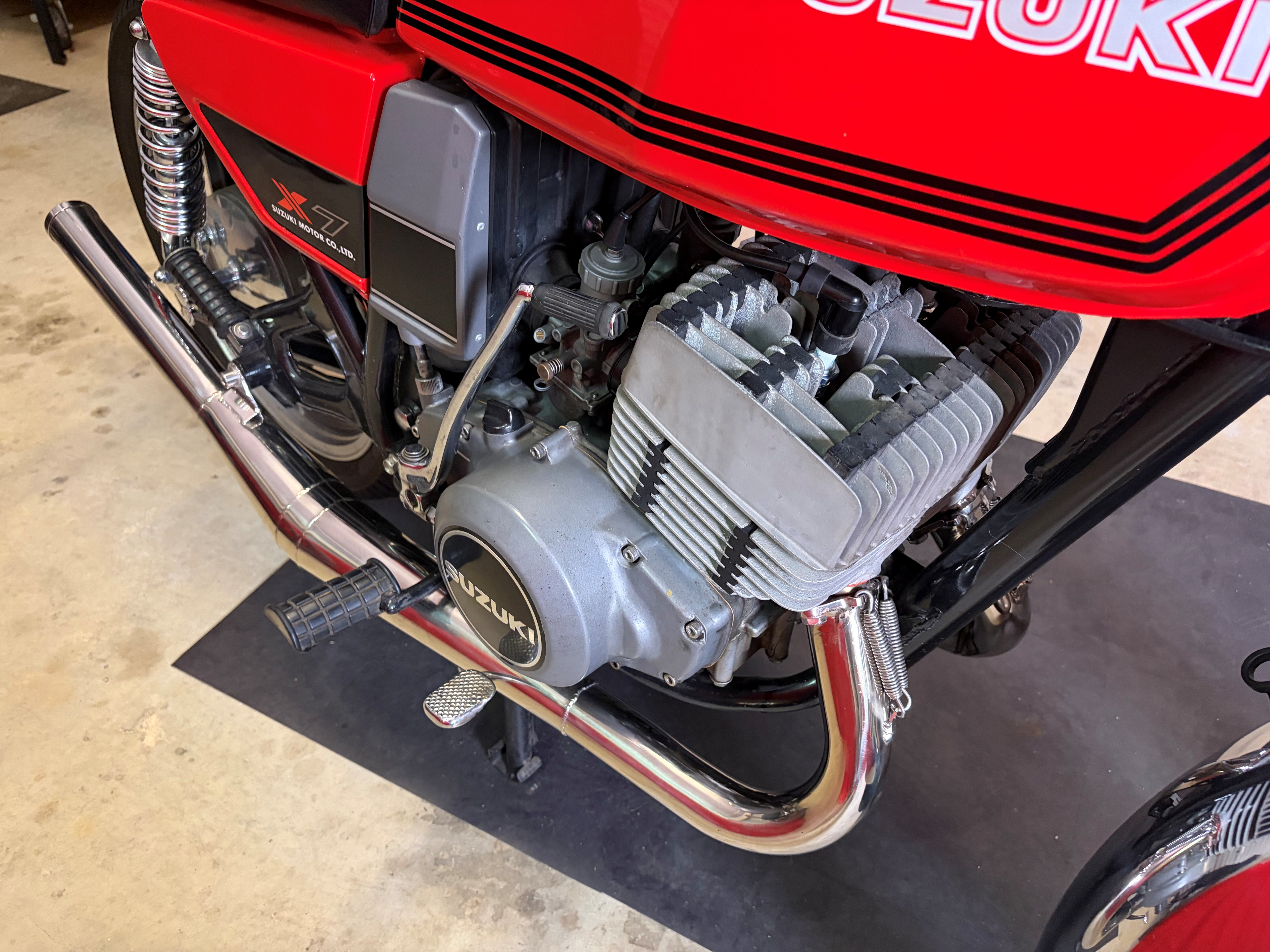 1979 SUZUKI GT250 X7 ROAD