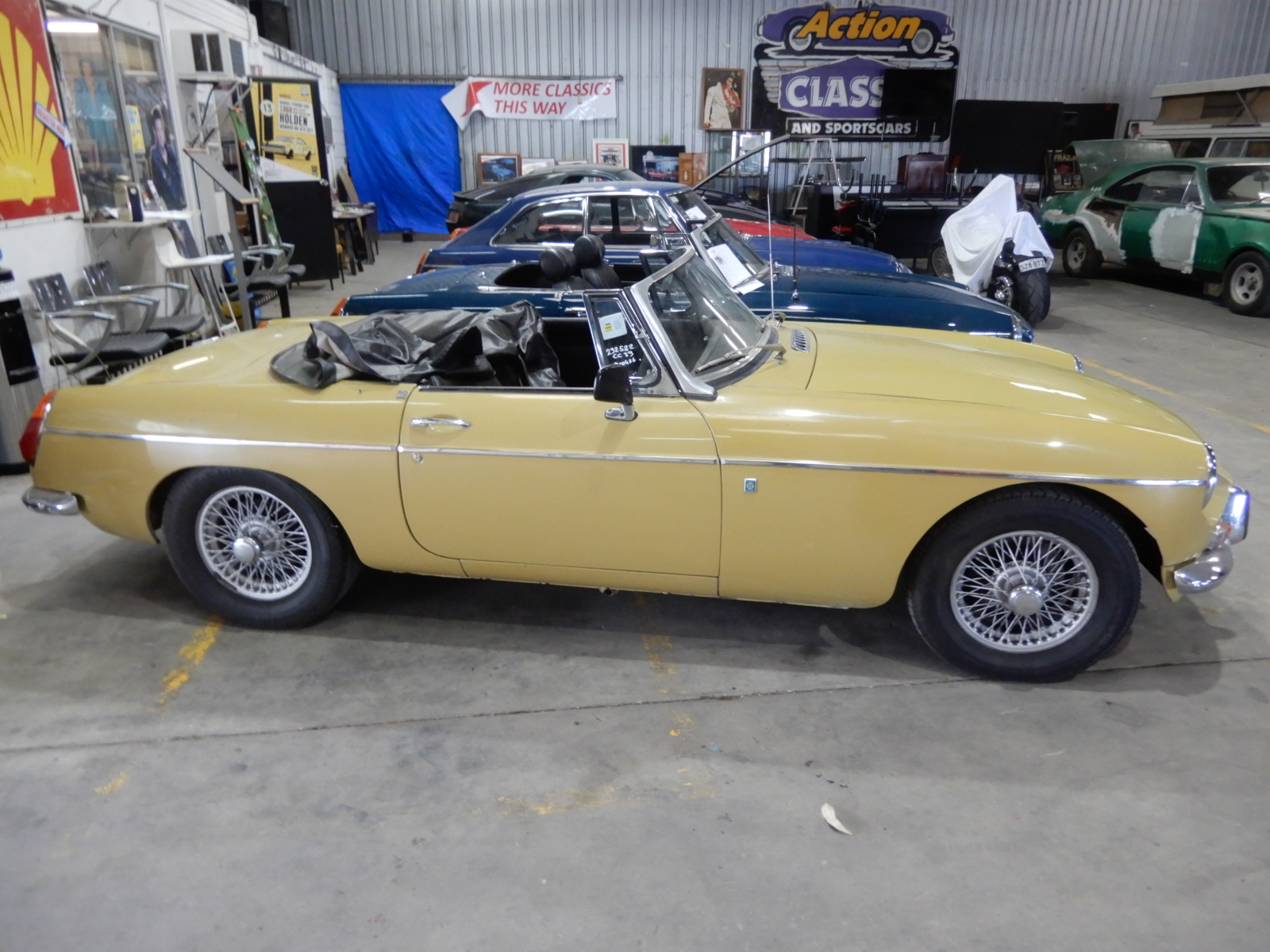 1970 MG MGB L MANUAL 2D ROADSTER