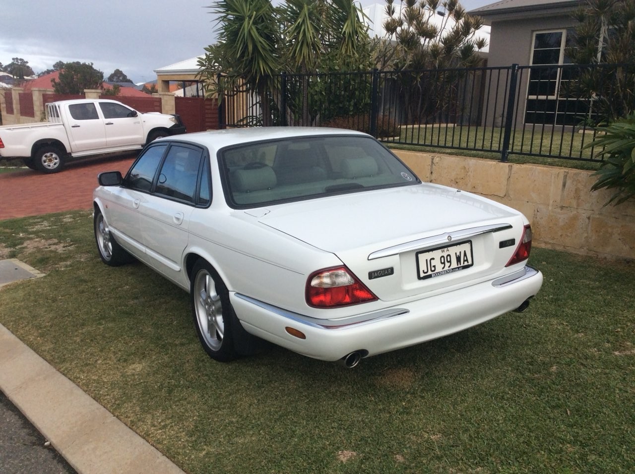 1999 JAGUAR XJR 4.0 SUPERCHARGED 5 SP AUTOMATIC 4D SEDAN