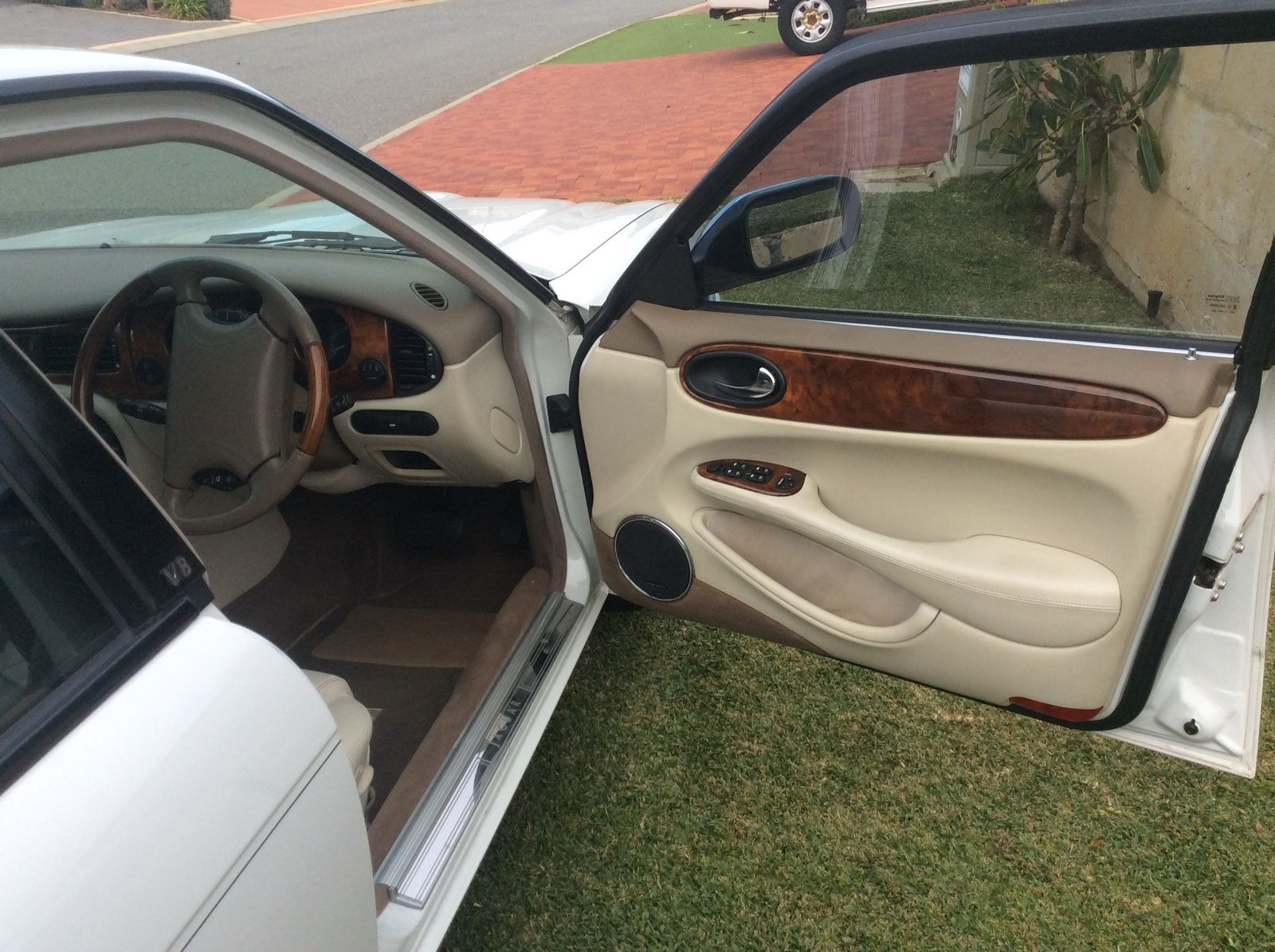 1999 JAGUAR XJR 4.0 SUPERCHARGED 5 SP AUTOMATIC 4D SEDAN