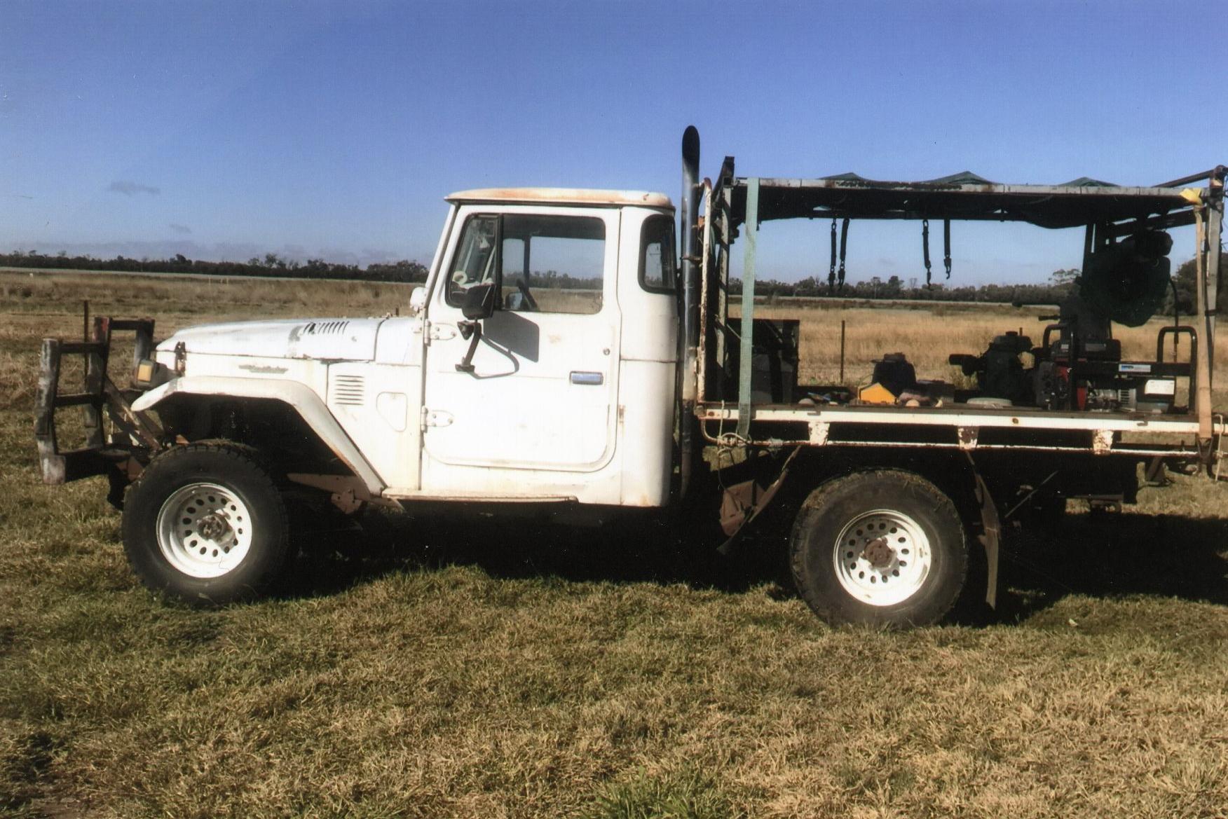 1984 TOYOTA LANDCRUISER HJ47 2H TRAY