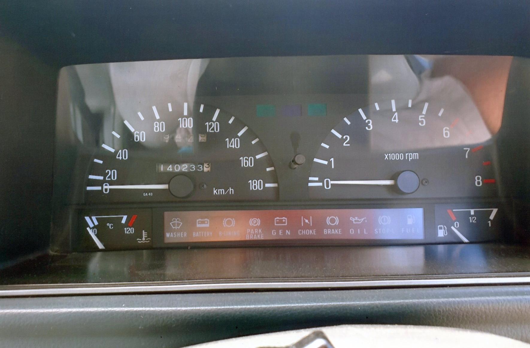1982 MAZDA 626 DELUXE 5 SP MANUAL 4D SEDAN