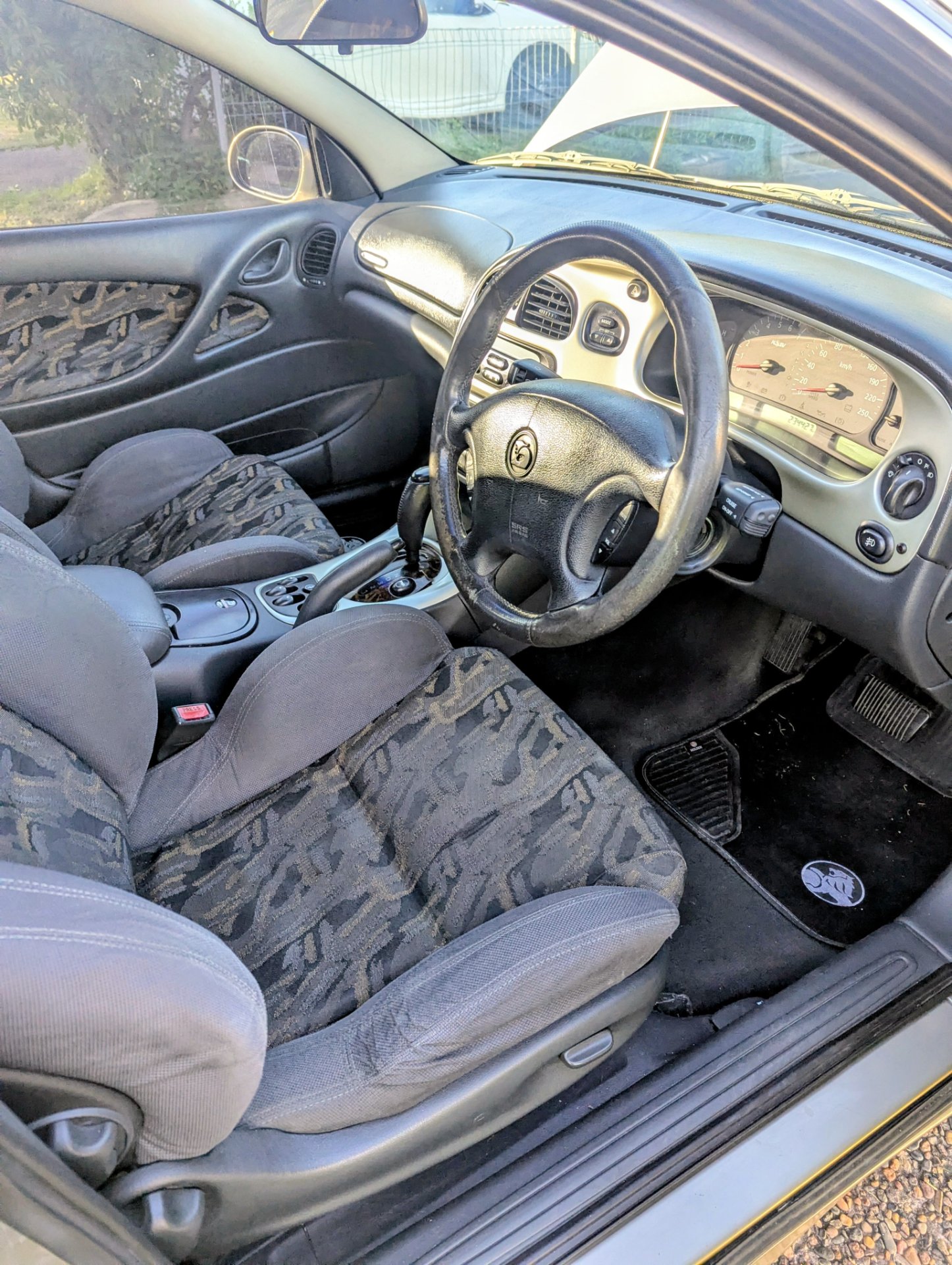 2000 HSV CLUBSPORT VX R8 4 SP AUTOMATIC 4D SEDAN