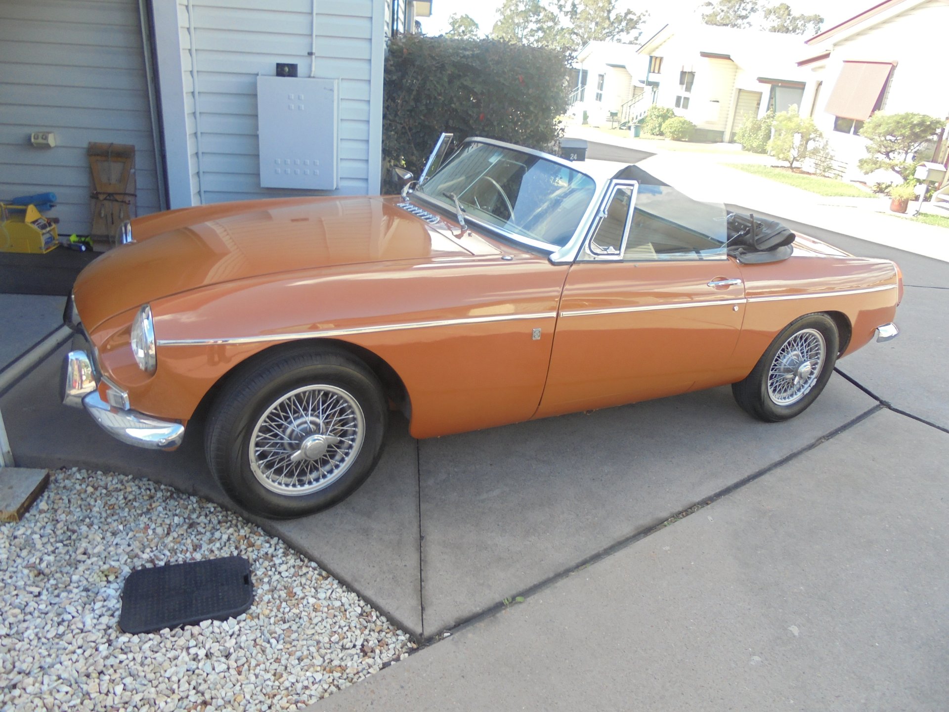 1971 MG MGB MK II 4 SP MAN + OVERDRIVE 2D CONVERTIBLE