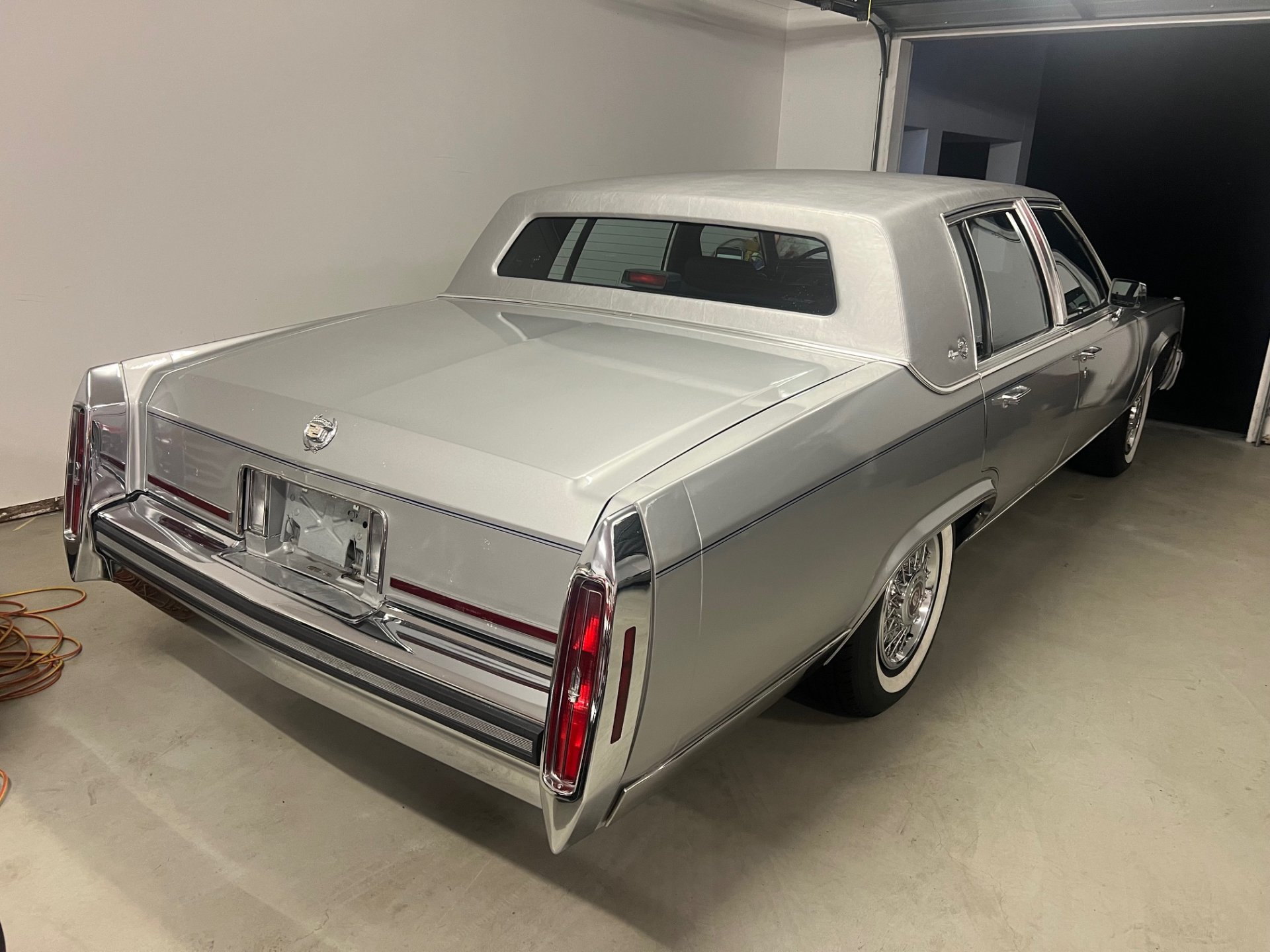 1986 CADILLAC FLEETWOOD BROUGHAM DE ELEGANCE SEDAN
