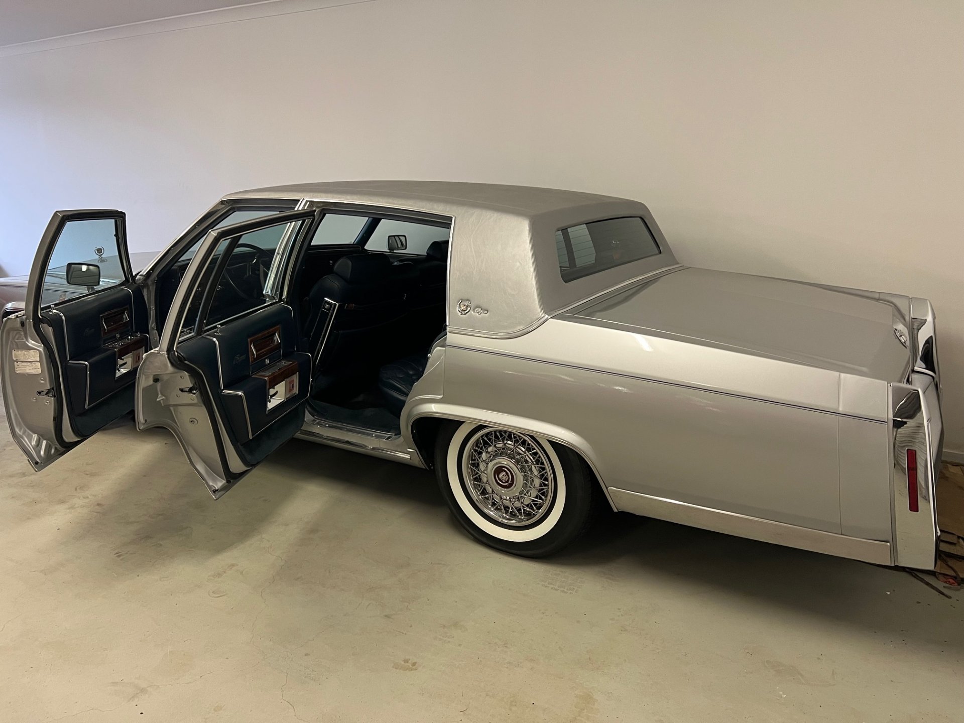 1986 CADILLAC FLEETWOOD BROUGHAM DE ELEGANCE SEDAN