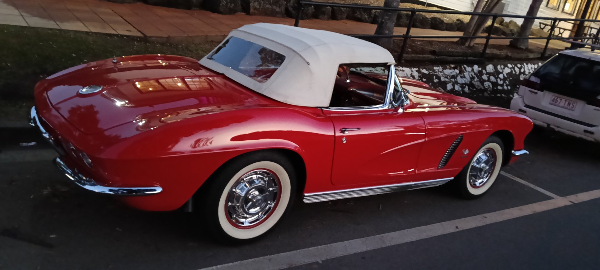 1962 CHEVROLET CORVETTE 4 SP MANUAL 2D ROADSTER