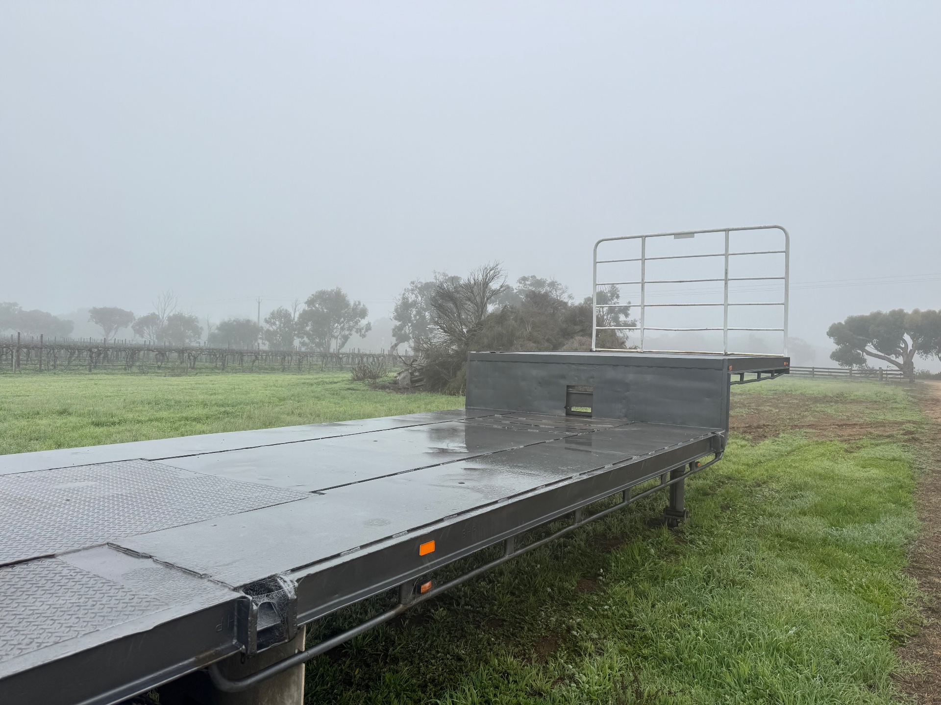 Drop deck beaver tail trailer 