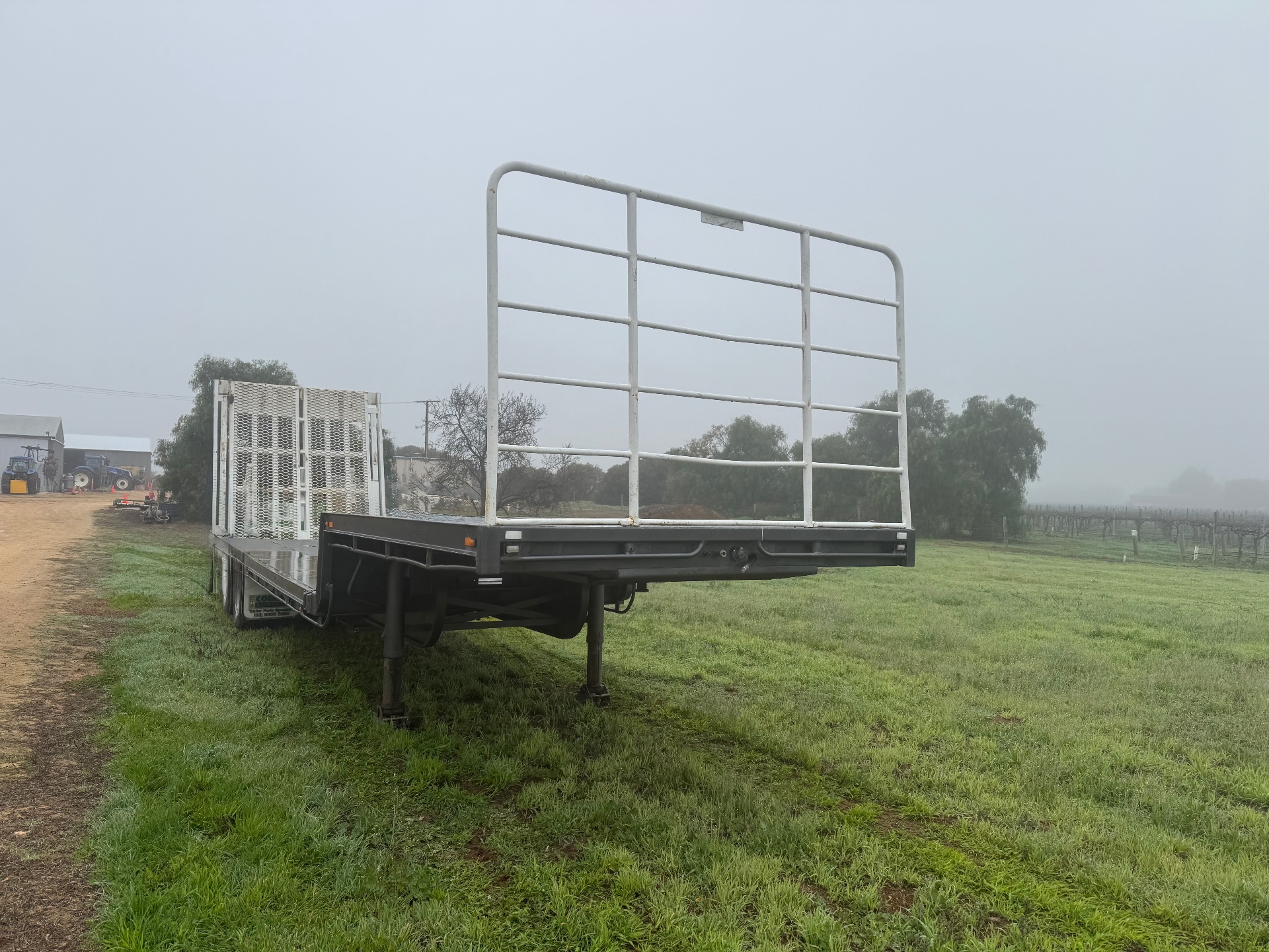 Drop deck beaver tail trailer