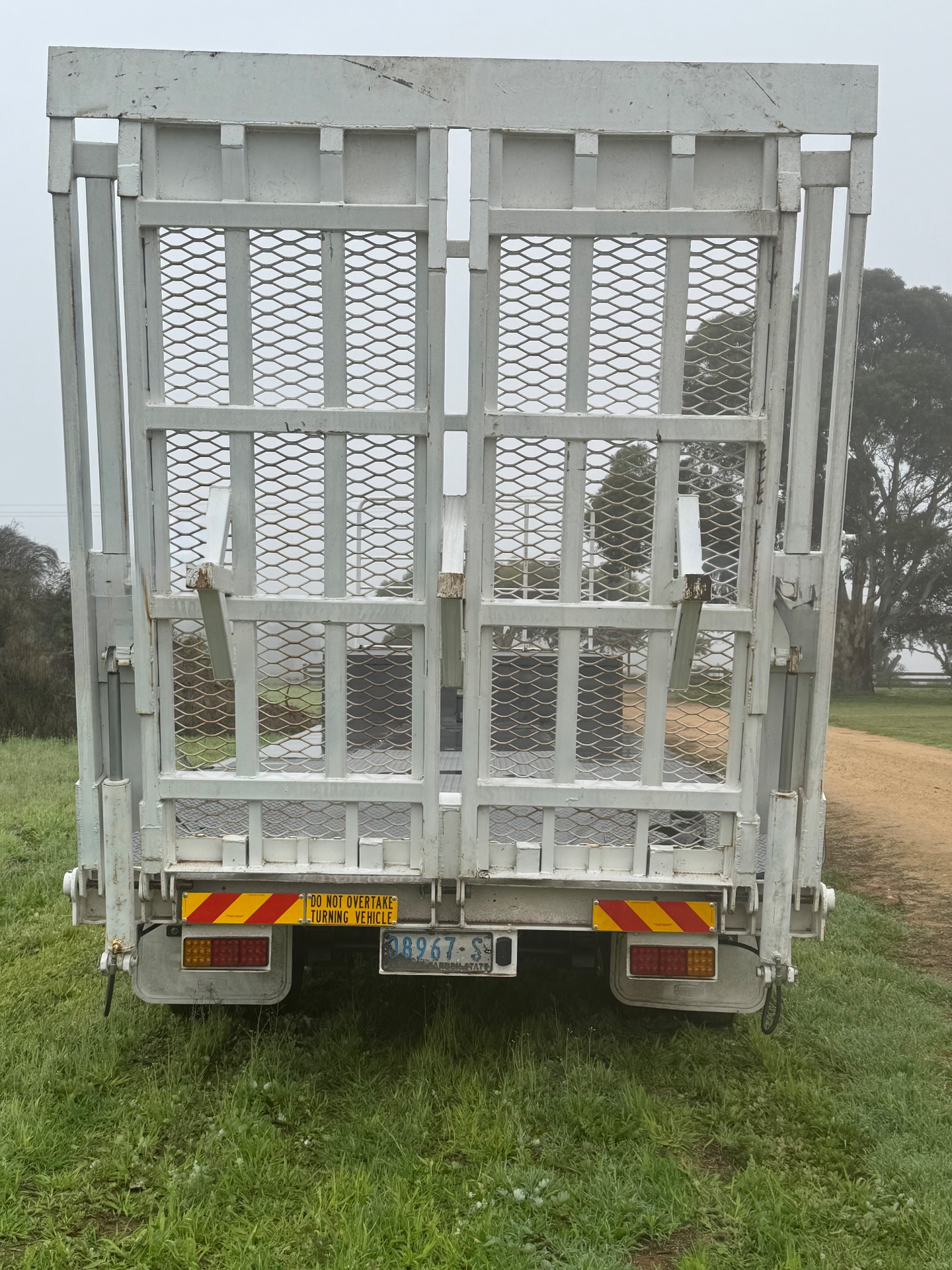 Drop deck beaver tail trailer 