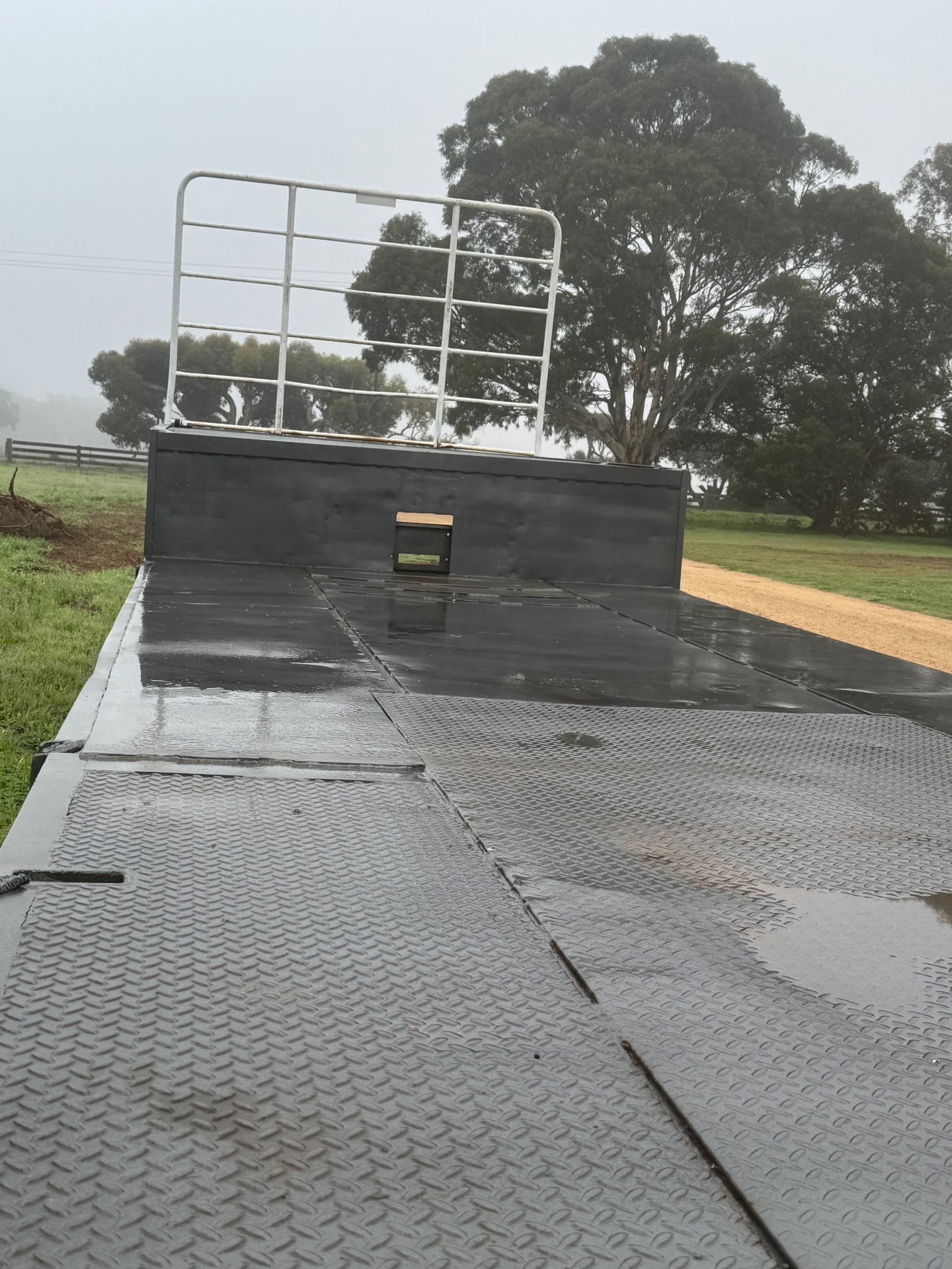Drop deck beaver tail trailer 