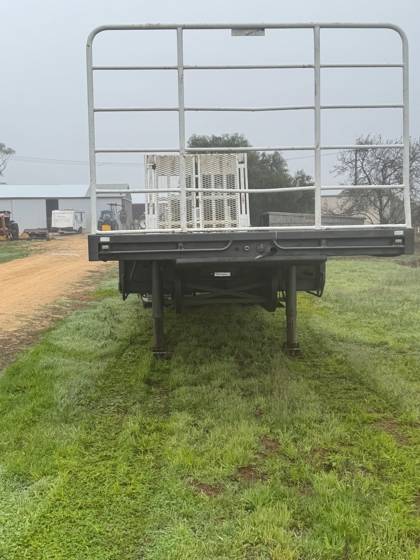 Drop deck beaver tail trailer
