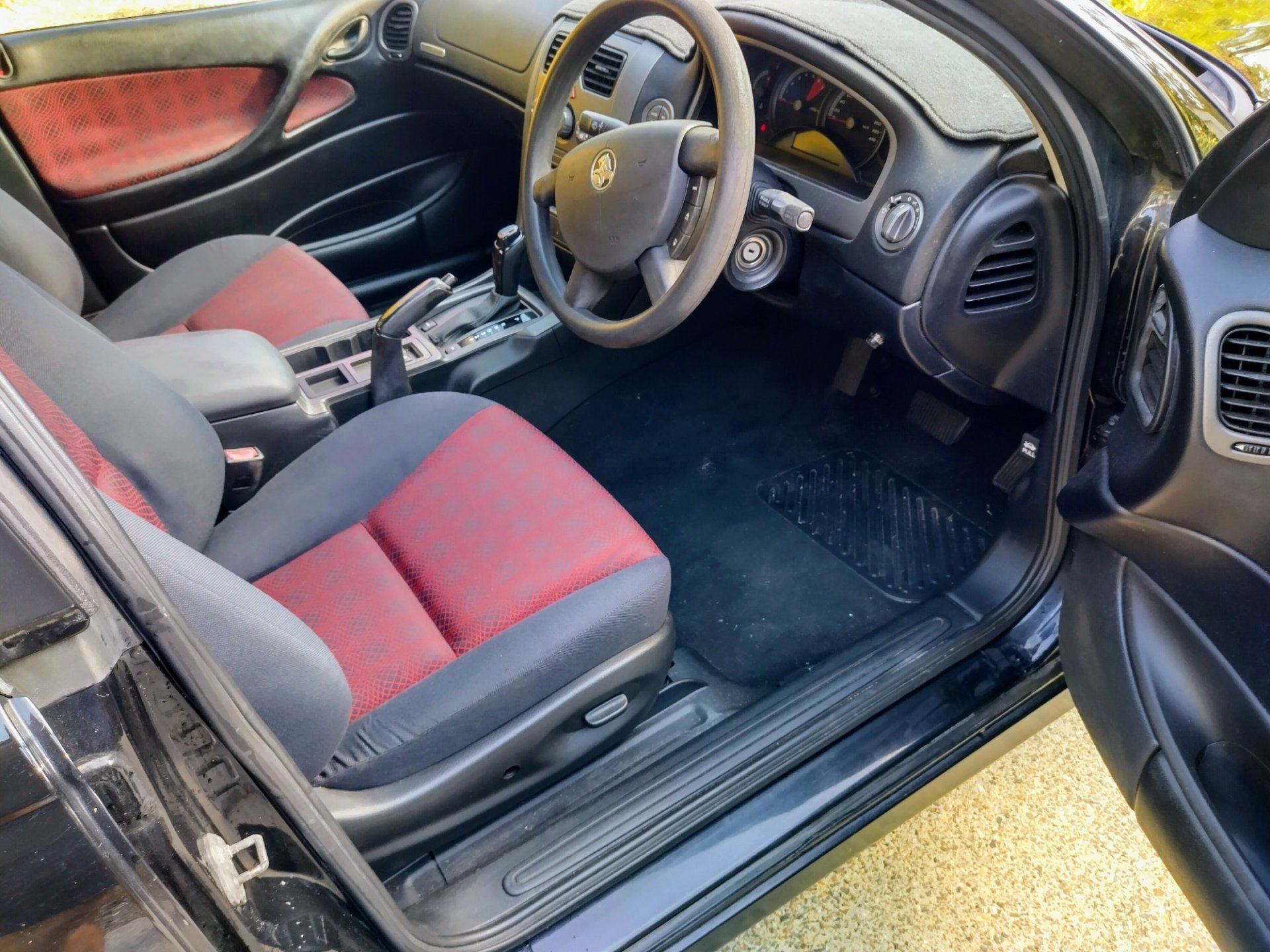 2004 HOLDEN COMMODORE VZ SV8 4 SP AUTOMATIC 4D SEDAN
