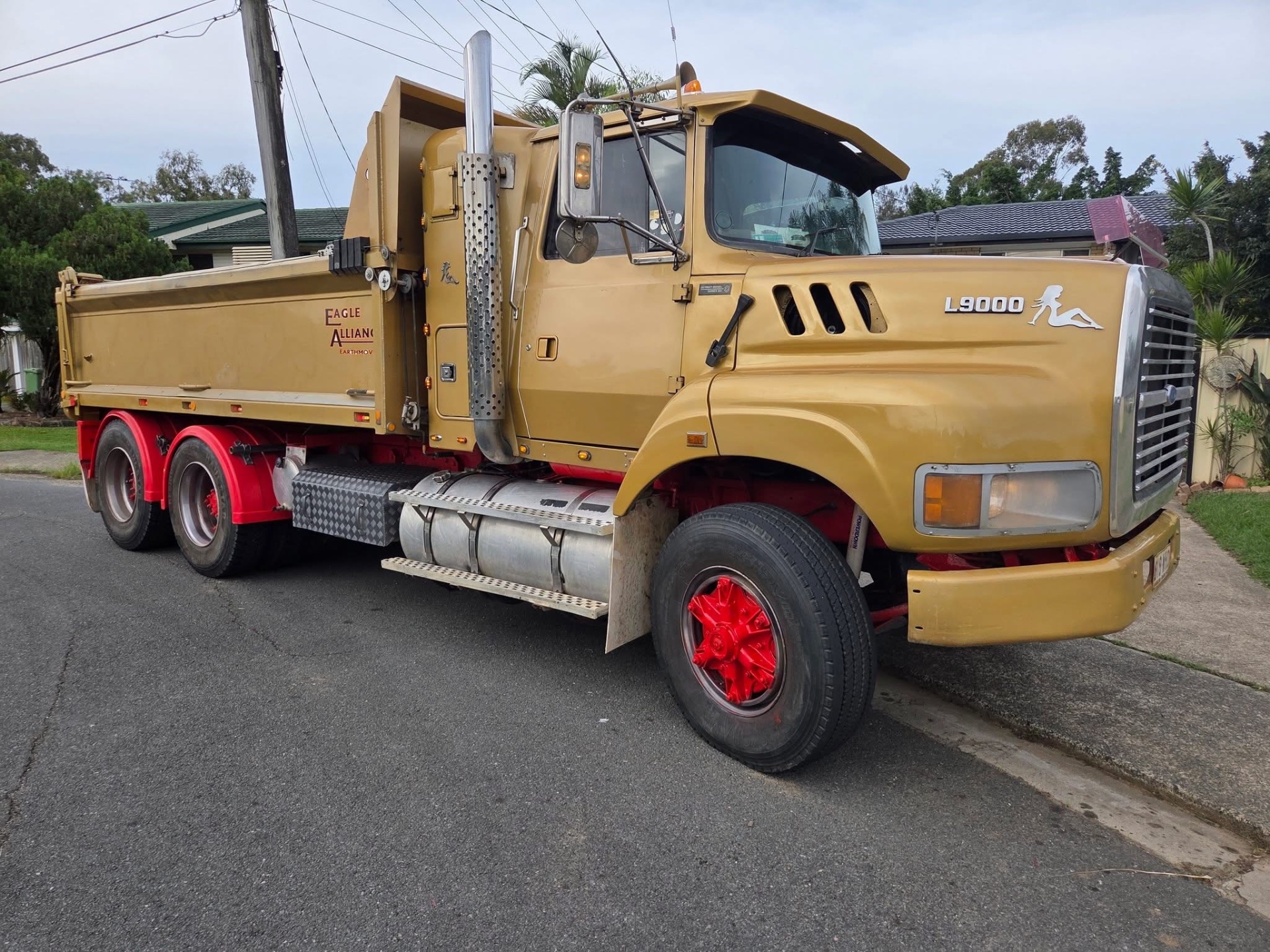 1996 FORD LOUISVILLE L9000 TIPPER 