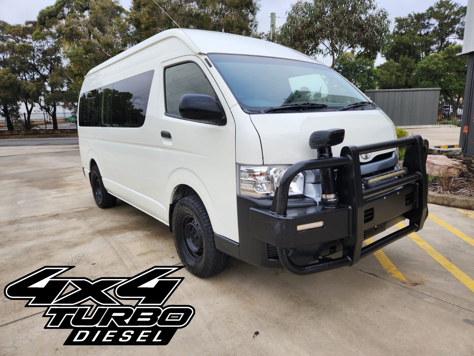 2018 TOYOTA HIACE KDH223R MY16 COMMUTER (12 SEATS) 4 SP AUTOMATIC BUS