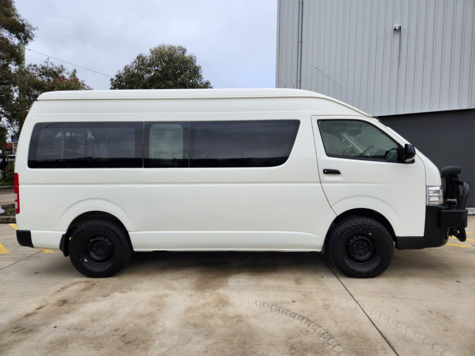 2018 TOYOTA HIACE KDH223R MY16 COMMUTER (12 SEATS) 4 SP AUTOMATIC BUS