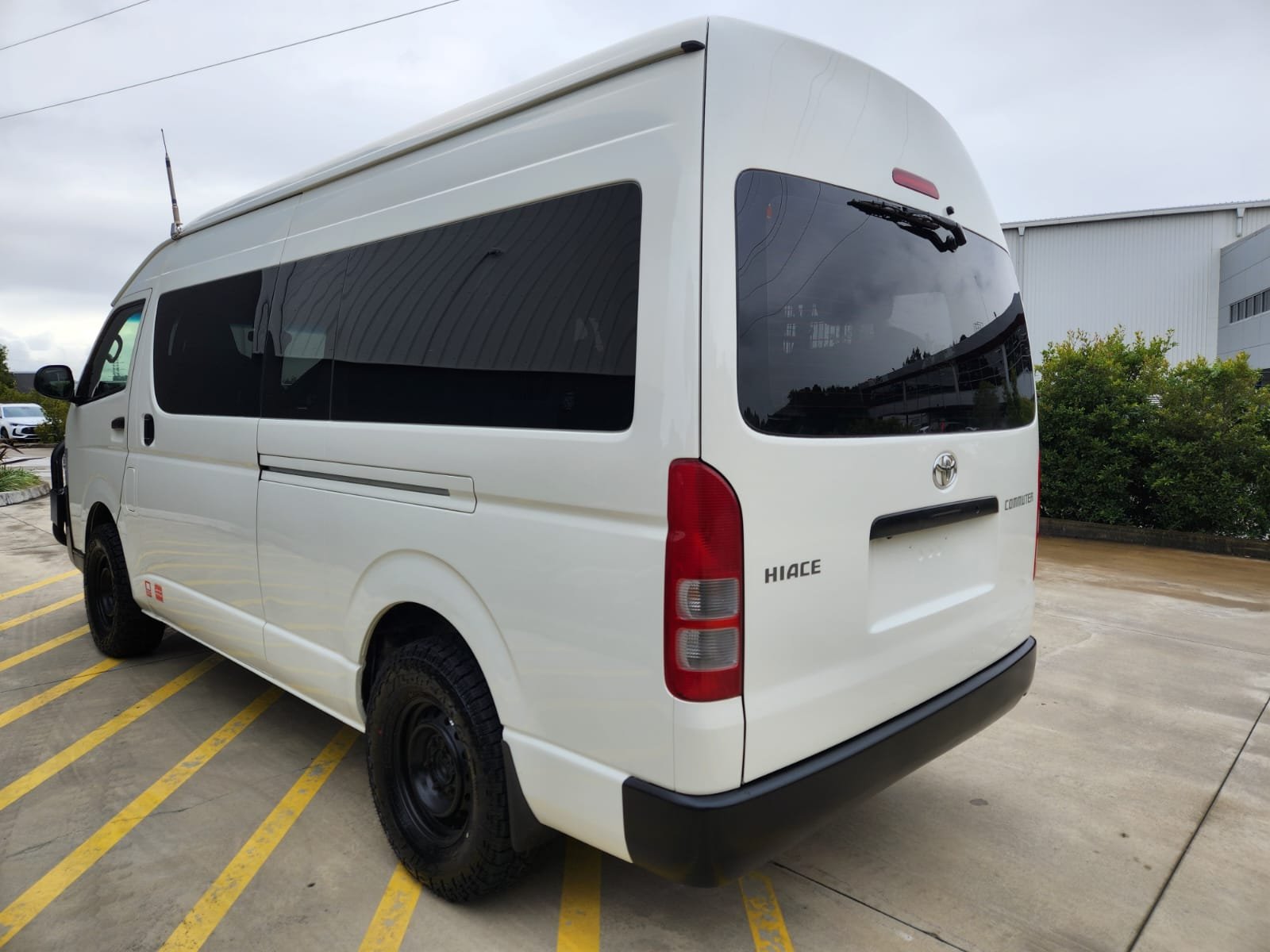 2018 TOYOTA HIACE KDH223R MY16 COMMUTER (12 SEATS) 4 SP AUTOMATIC BUS