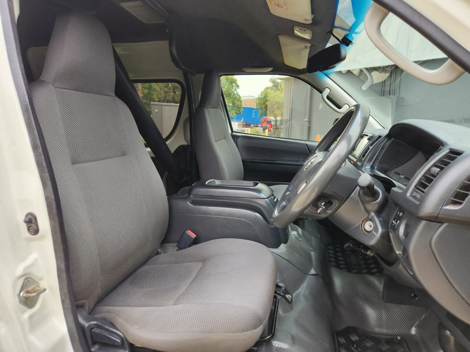 2018 TOYOTA HIACE KDH223R MY16 COMMUTER (12 SEATS) 4 SP AUTOMATIC BUS