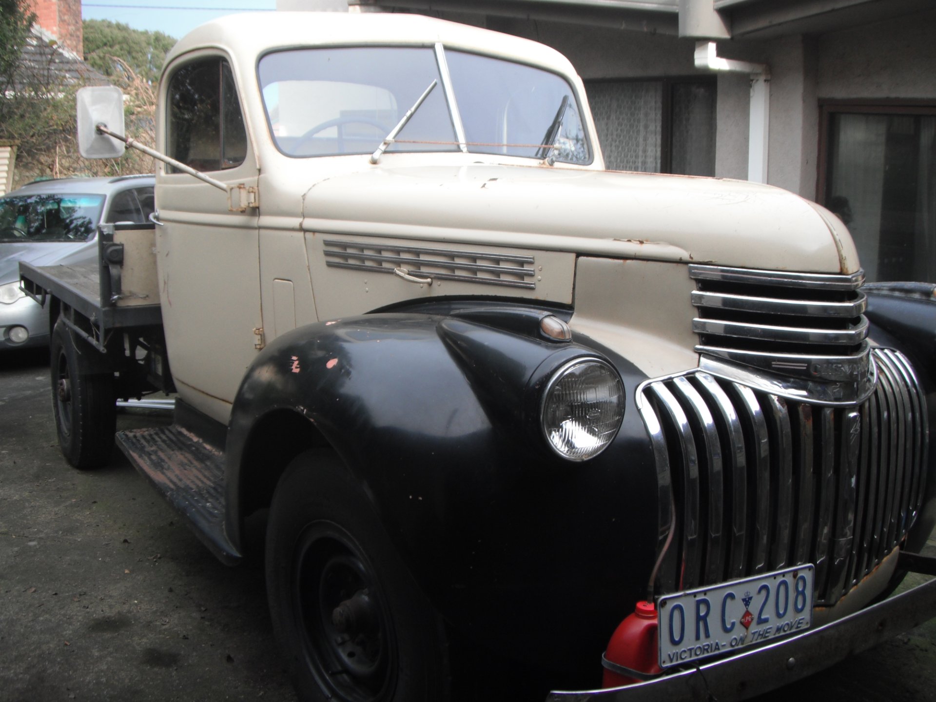 1946 CHEVROLET 1 TONNER TRUCK