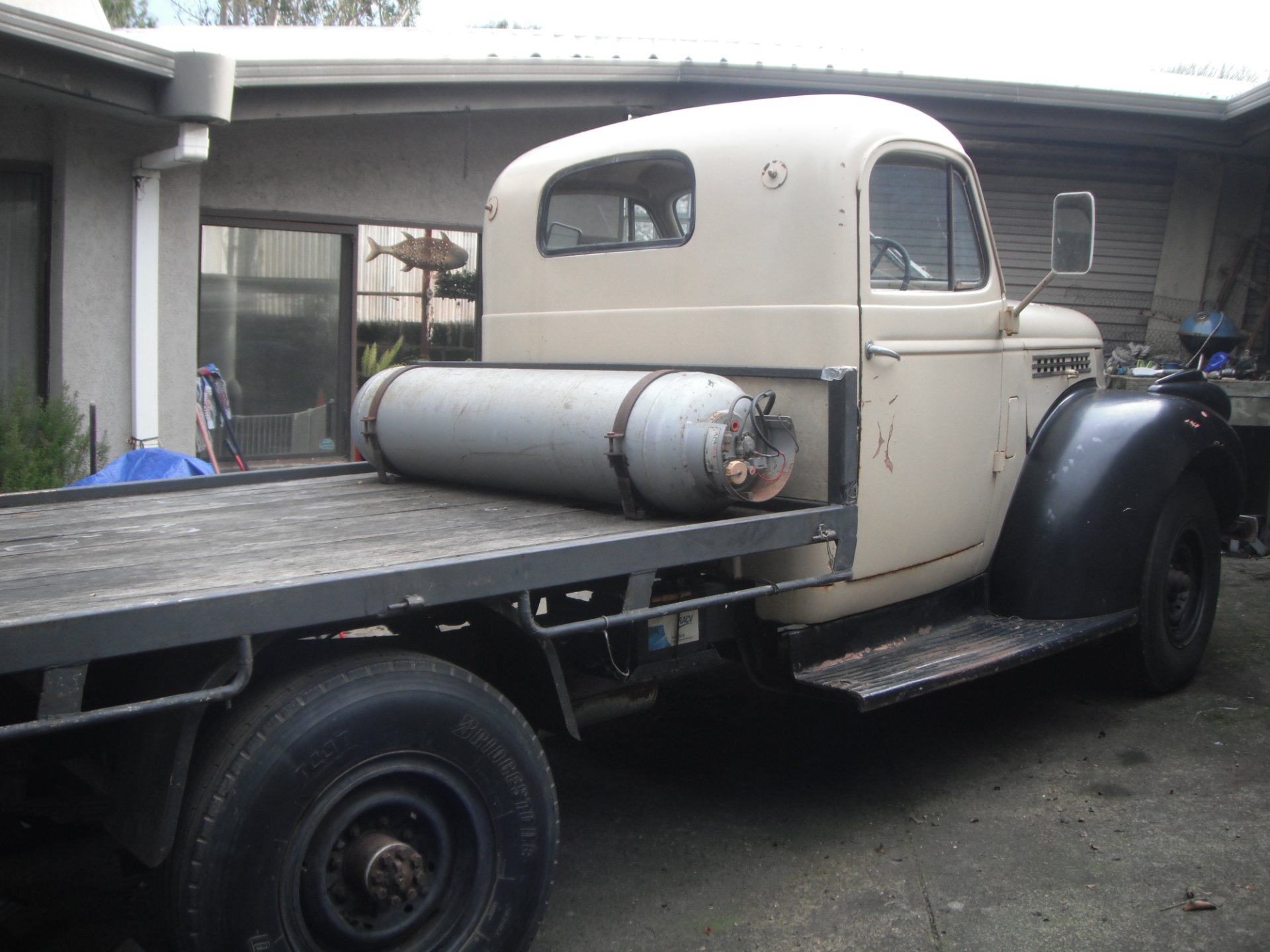 1946 CHEVROLET 1 TONNER TRUCK