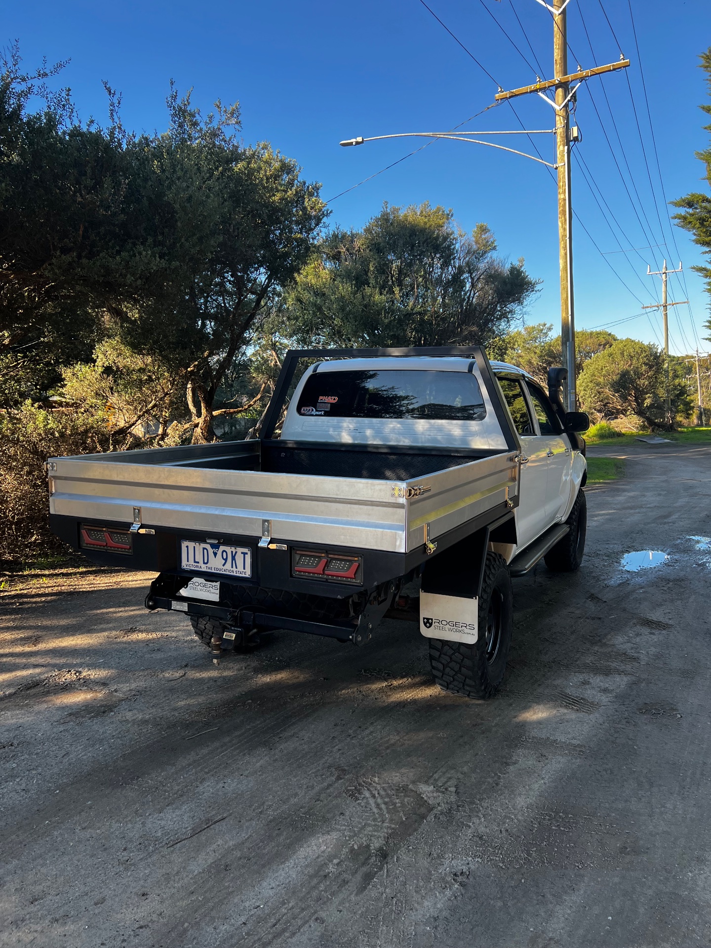 2010 TOYOTA HILUX TGN16R MY11 UPGRADE WORKMATE 5 SP MANUAL DUAL CAB P/UP