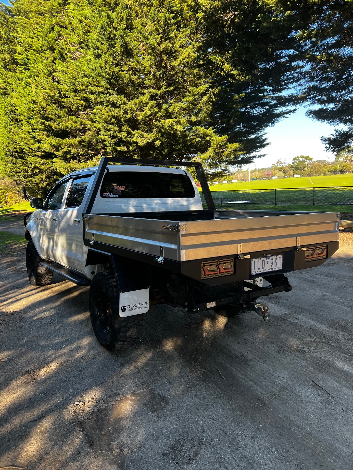2010 TOYOTA HILUX TGN16R MY11 UPGRADE WORKMATE 5 SP MANUAL DUAL CAB P/UP