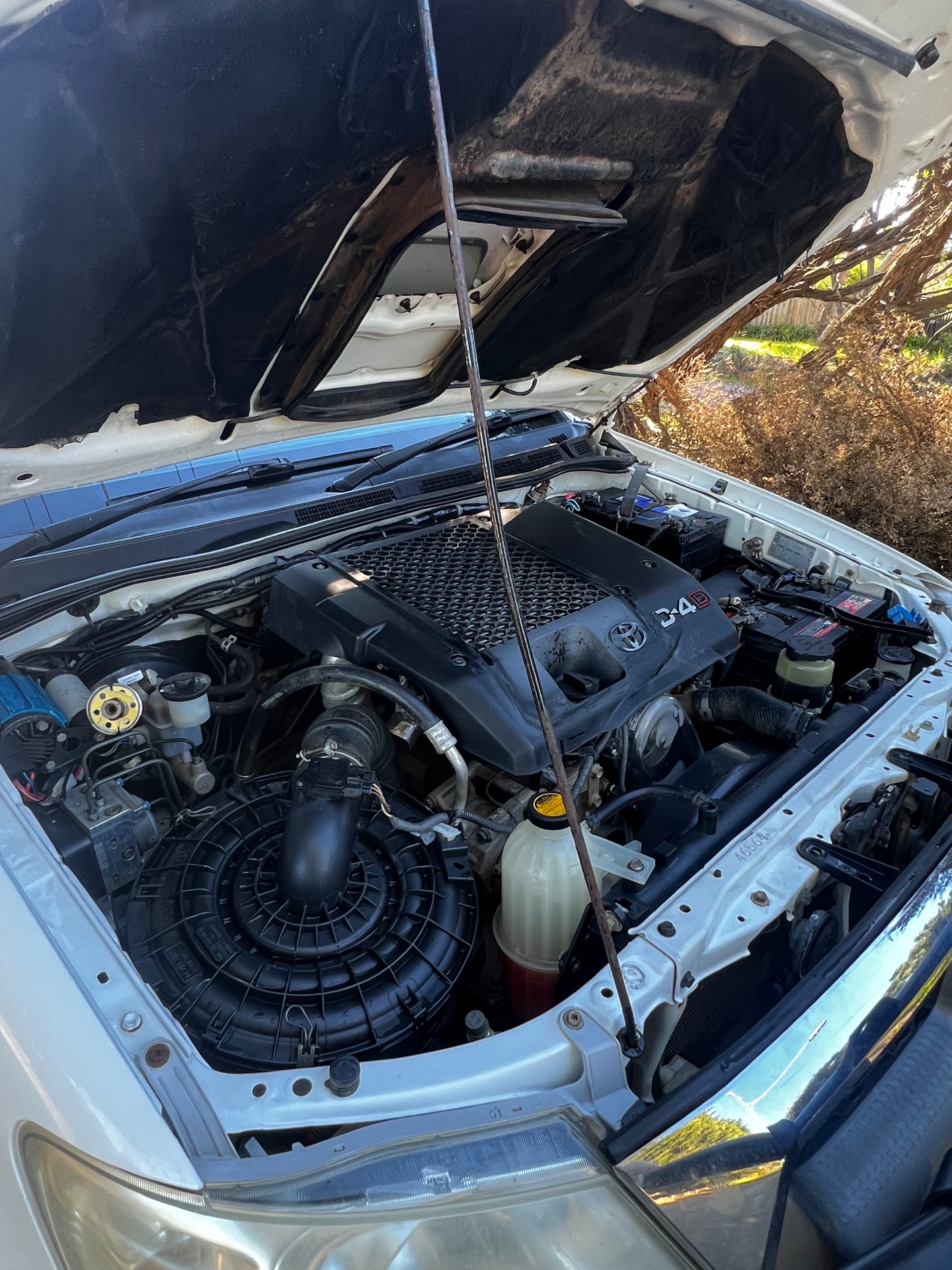 2010 TOYOTA HILUX TGN16R MY11 UPGRADE WORKMATE 5 SP MANUAL DUAL CAB P/UP