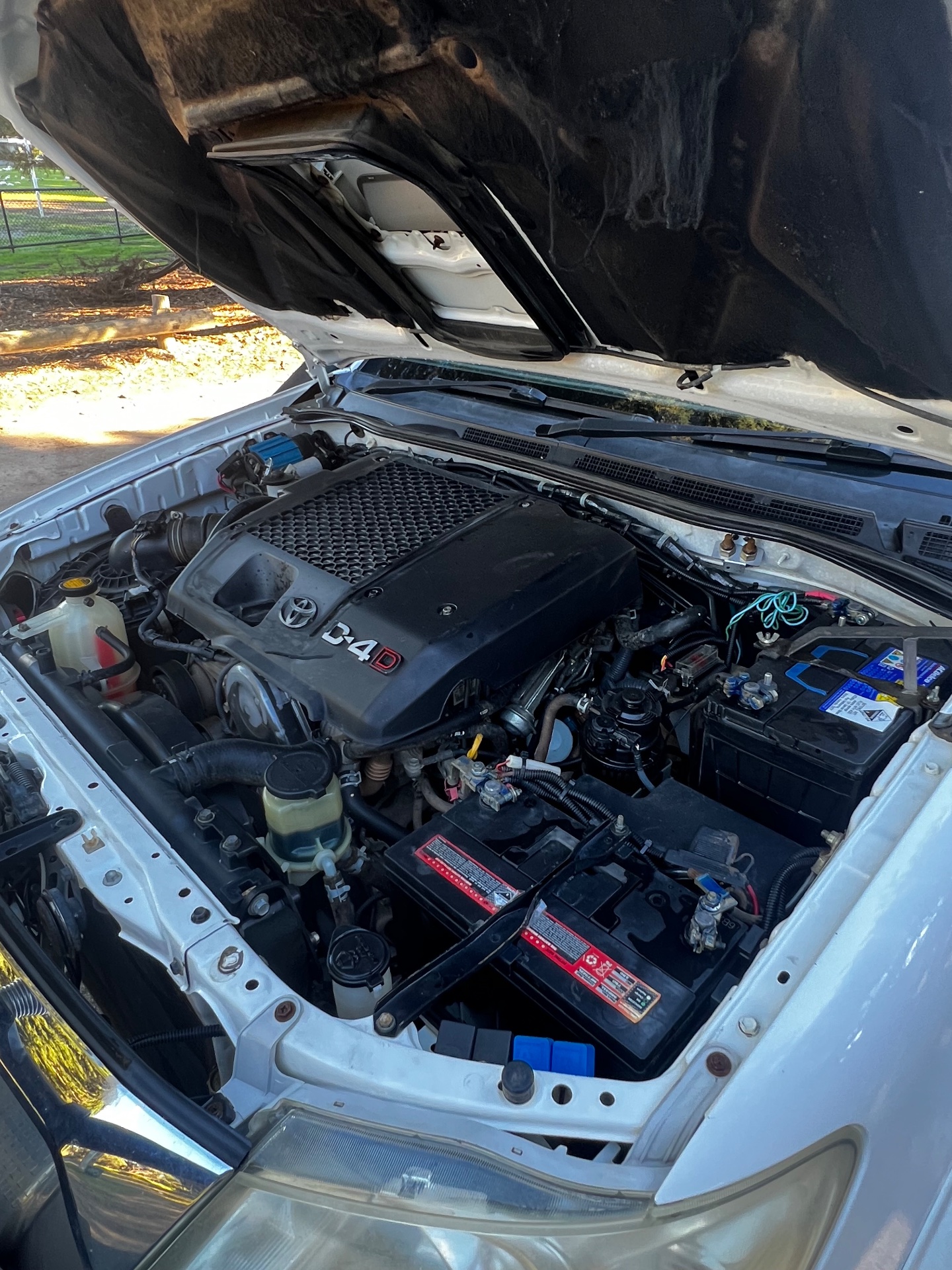 2010 TOYOTA HILUX TGN16R MY11 UPGRADE WORKMATE 5 SP MANUAL DUAL CAB P/UP